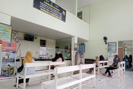 Dinkes Kota Mataram ingatkan nakes puskesmas menggunakan APD lengkap