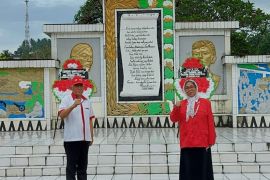 Anak pejuang heroik Merah Putih pimpin apel dan ziarah di TMP Kairagi