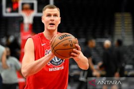 Pelatih Wizards Wes Unseld Jr tak mau tergesa-gesa paksa Porzingis lakoni debut