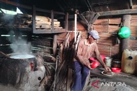 Perajin keluhkan peredaran gula aren oplosan