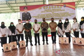 Polres Tapsel berikan penghargaan atas capaian 100 persen Vaksinasi Merdeka Usia 6-11 tahun