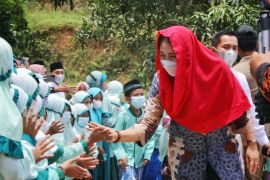 Menteri Bintang Puspayoga puji sekolah perempuan di Trenggalek