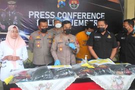 Geledah Padepokan TJN, polisi temukan kitab milik tersangka kasus ritual "maut"