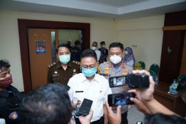 Pemkot Pontianak menggiatkan pelacakan kasus dan vaksinasi COVID-19