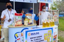Bulog Riau Kepri salurkan 81 ribu liter minyak goreng murah