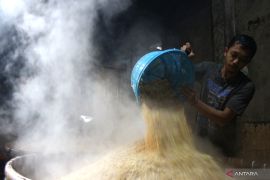 Perajin tempe di Kota Malang keluhkan tingginya harga kedelai