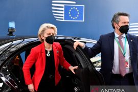 EU bilang Rusia bisa kehilangan akses pasar keuangan jika serang Ukraina