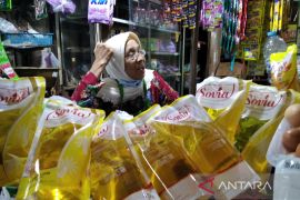 Pedagang di Kudus masih butuh tambahan stok minyak goreng