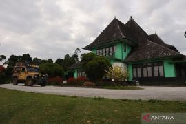 Sumatra Tribute di Wisma Bukit Kubu, Hotel Camel Trophy 1981