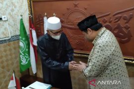 Menko Airlangga bersilaturahim ke Ketua Umum MUI di Surabaya