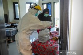 Jawa Barat bagikan 589 paket obat-vitamin bagi warga isoman