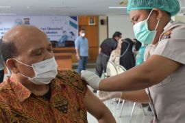 Unimed gelar vaksinasi dosis lanjutan Booster kepada ratusan dosen
