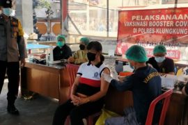 Warga pesisir di Klungkung-Bali terima vaksinasi COVID-19