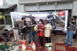 Touring Honda CB150X diwarnai penyerahan tali asih di panti asuhan Ketapang