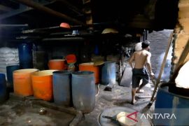 Harga kedelai naik, perajin tempe di Bekasi mogok produksi