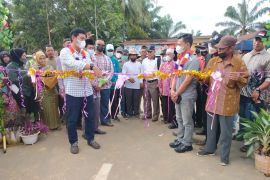 Bupati Fadhil resmikan jalan hasil karya bhakti Kodim 0415/ Batanghari