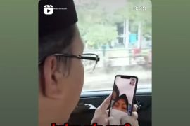 Bupati Muhdlor semangati penderita kelainan usus