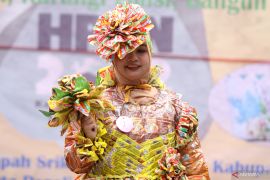 Peragaan Busana Daur Ulang