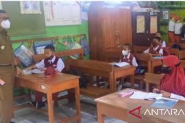 Siswa di Makassar kembali belajar secara daring terkait cuaca buruk