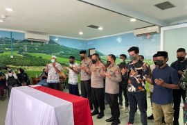 Jenazah Briptu Faisal Helut akan dimakamkan di Taman Makam Bahagia Ambon
