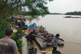 Polda Jambi lakukan razia PETI di aliran Sungai Merangin