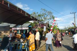 Peringatan Isra Mi'raj dan Haul Guru Sakumpul menggelar warung gratis