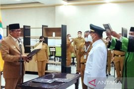 Lantik Camat Kebut, Bupati Malra Inginkan Kinerja ASN Cepat Dan Tepat