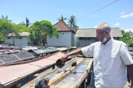 Petani garam tradisional di Kusamba ingin bantuan akses pasar