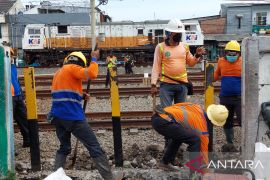 KAI tutup perlintasan sebidang liar Stasiun Lemahabang-Kedunggedeh Bekasi
