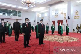 Gubernur harapkan Manshur terus mengabdi meski purna bakti