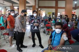 Giliran pedagang Pasar Klewer Solo dapat "booster"