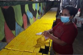 Produsen tahu takwa di Kediri  kurangi takaran kedelai