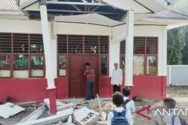 Sejumlah bangunan di Pasaman Barat rusak akibat guncangan gempa Jumat pagi