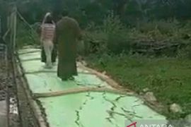 Pagar Puskesmas di Dumai  roboh usai gempa di Pasaman Barat