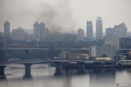 Presiden Zelenskiy minta bantuan karena pasukan Rusia terus masuki Ukraina