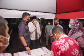 Pastikan layanan kesehatan, Bobby tinjau isolasi lingkungan di Amplas