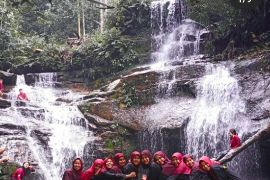 Menikmati Air Terjun Putri Kayangan di Kampar