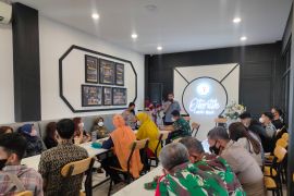 Satgas COVID-19 Pontianak sosialisasikan PPKM level tiga ke pemilik warkop dan kafe