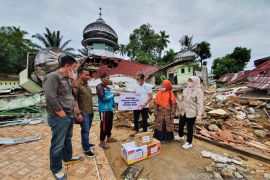 BNI serahkan bantuan sembako untuk korban gempa di Pasaman Barat