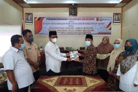 Tingkatkan Pengawasan Partisipatif, Bawaslu Agam resmikan pojok pengawasan di  dua  perpustakaan nagari