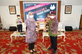 Setahun kepemimpinan Ipuk-Sugirah, Untag Banyuwangi luncurkan buku "Banyuwangi Rebound"