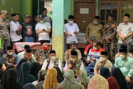 Ketum PBNU datang dan salurkan bantuan korban gempa Pasaman Barat