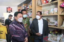 Pemkab Bekasi fasilitasi gerai produk para pelaku UMKM