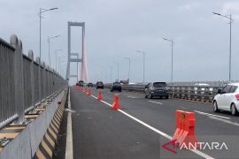 Perbaikan listrik, pengendara motor di Suramadu dialihkan ke bahu jalan R4