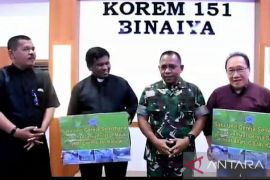 Danrem 151/Binaya serahkan dua gereja siap pakai untuk warga Kariuw, begini penjelasannya