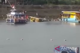 Perahu wisata di Danau Sipin Jambi karam diduga kelebihan penumpang