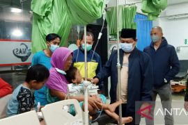 Paman Birin minta korban keracunan makanan dilayani maksimal