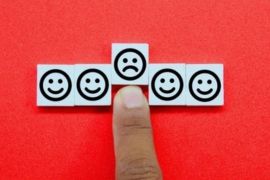 Perasaan harus bahagia berefek buruk  bagi psikologis seseorang