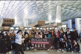 Momen seru Marshel Widianto dan rombongan artis berangkat ke Paris