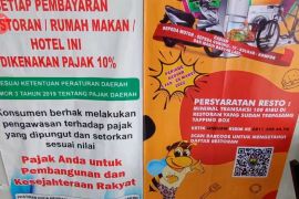 Di Batang, makan di restoran berhadiah sepeda motor